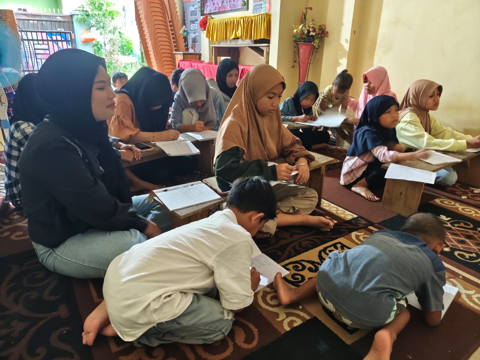 Edukasi Literasi "Aku Anak Juara, Aku Suka Bersih" di Kampus Lorong K-apel