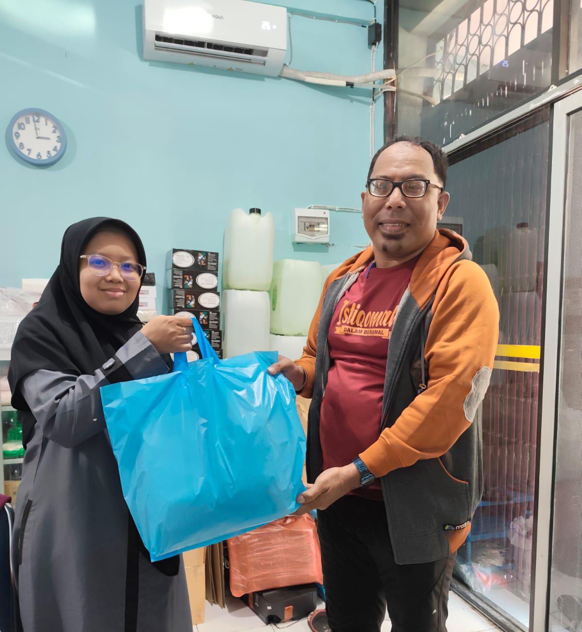 K-apel dan Azka Salon Muslimah Berbagi Mukena untuk Muallaf, Tebarkan Cinta hingga Pelosok